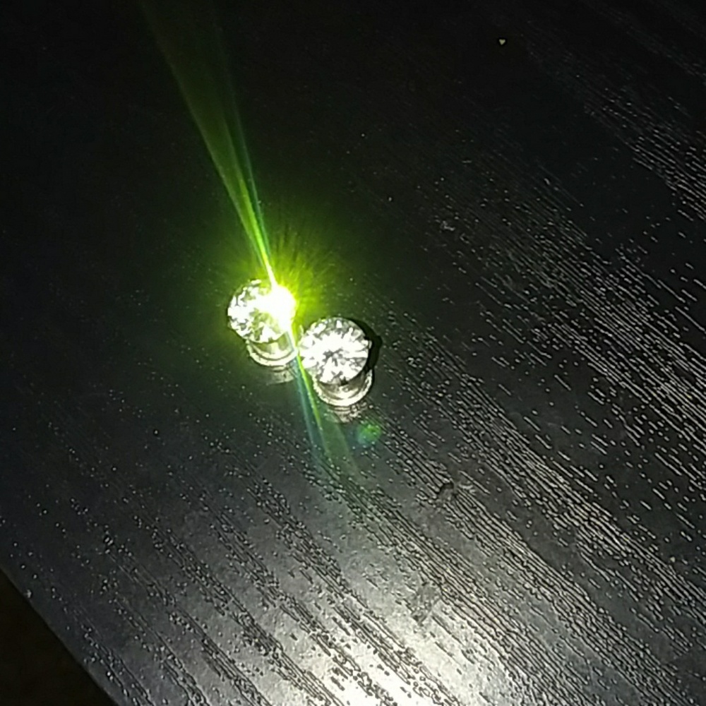 Screw back diamond gauges size 2.
